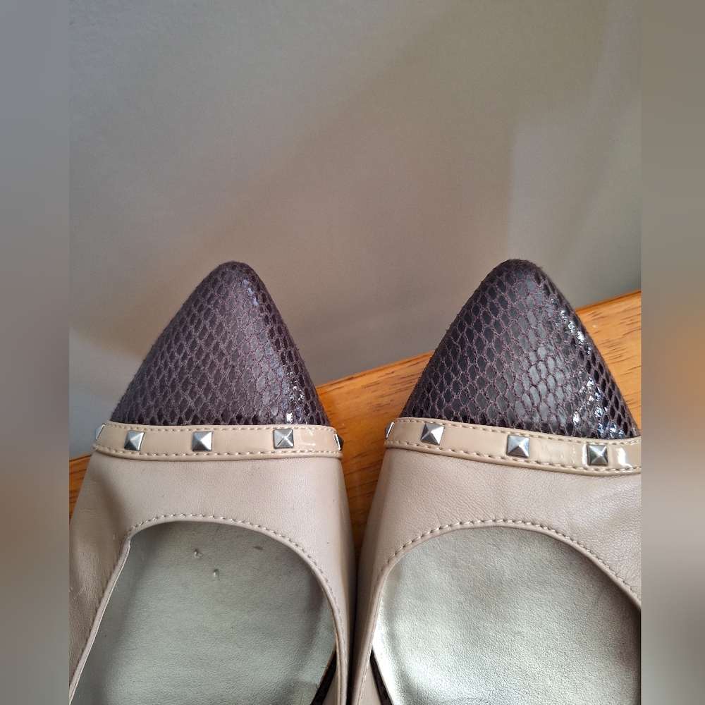 White House Black Market: Elegant pointed-toe ballet flats. Size 8.5M - Picture 7 of 10